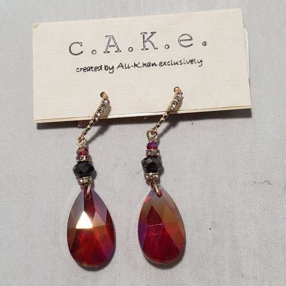 C.A.K.E garnet glass fish hook earring with rhinestones - Picture 2 of 4